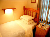 A single room at Broadway Lodge